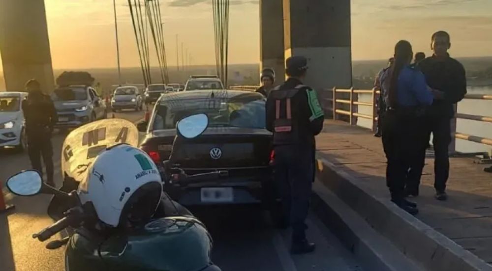 Joven dejó su autó en el puente Chaco-Corrientes y se arrojó al río