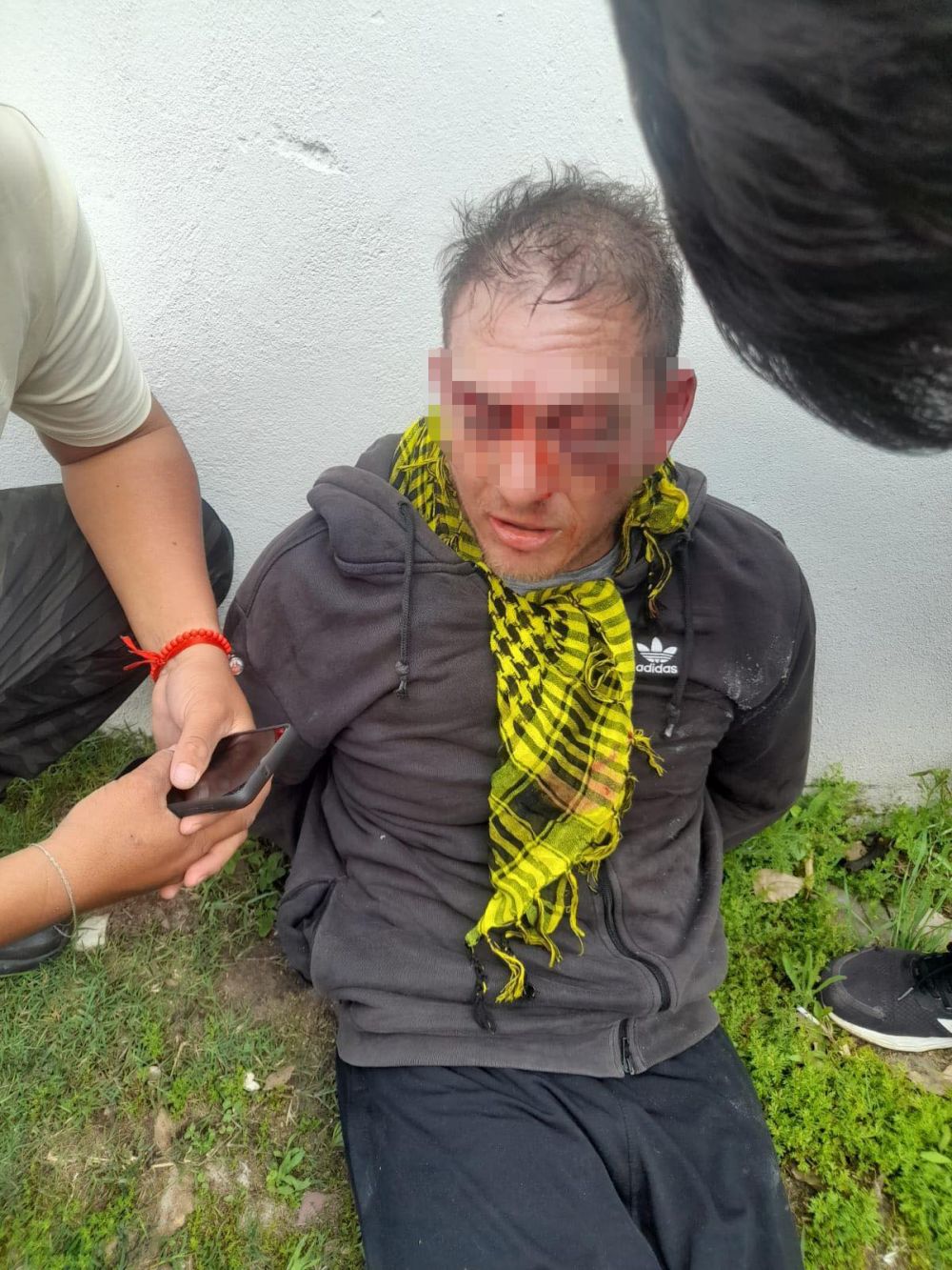 Vecinos golpearon a un ladrón que ingresó a una joyería en las Mil Viviendas