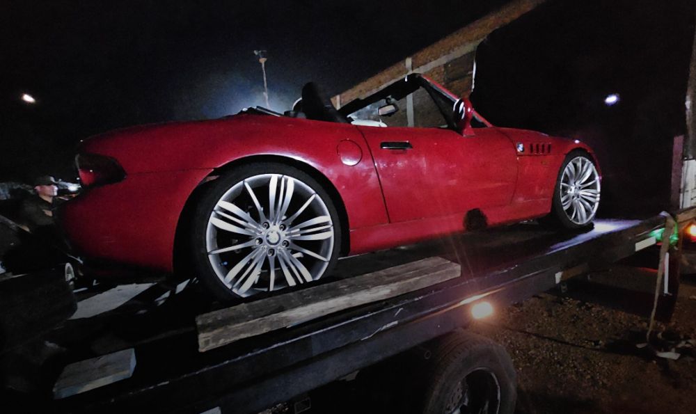 Hallan un BMW deportivo oculto en un camión de mudanzas en Corrientes