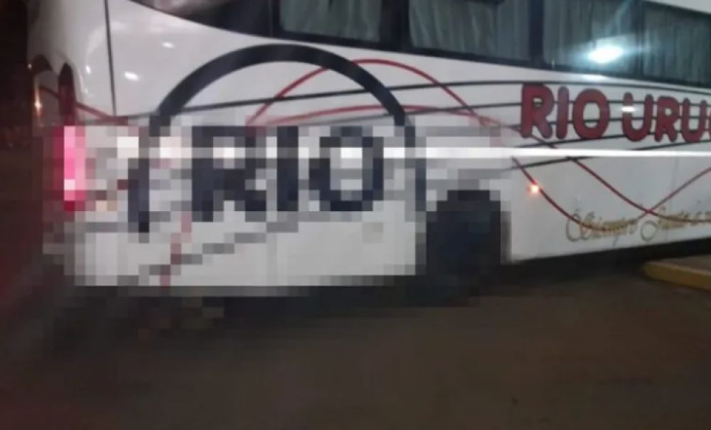 Colectivo llegó a la terminal arrastrando un cuerpo