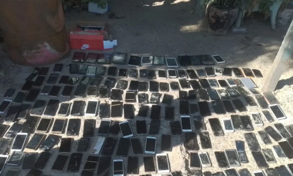 Incautaron más de 200 celulares