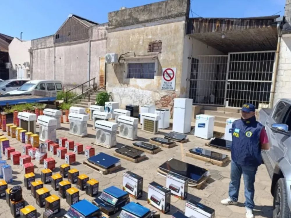 Integrantes de la comunidad gitana detenidos con más de $120 millones en mercadería de contrabando