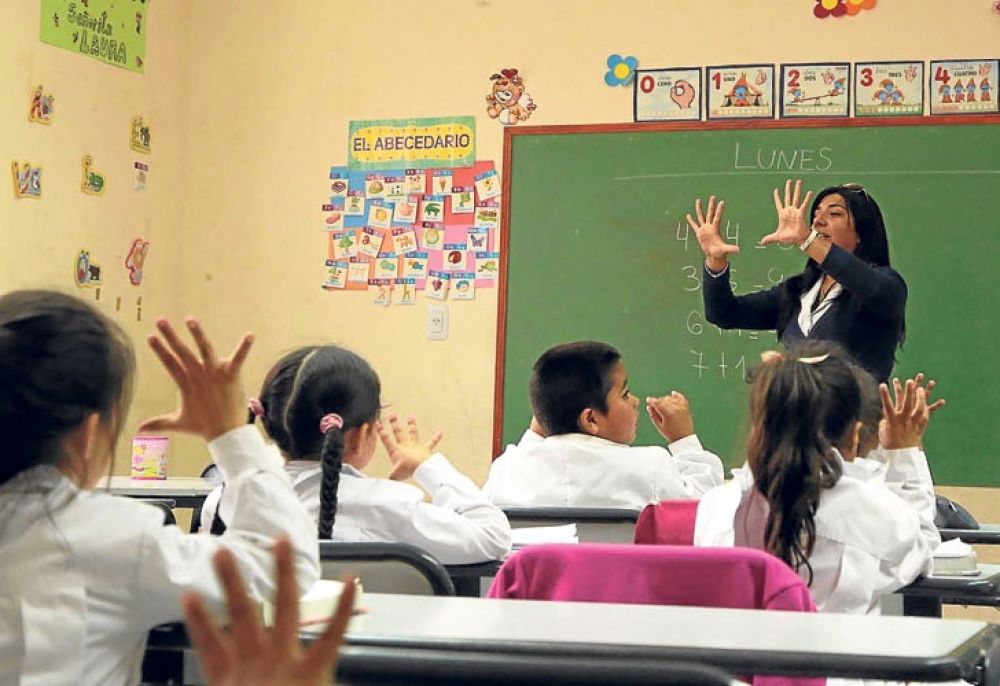 La App Tutores tendrá dos semanas de prueba y proyecta alcanzar a 260 mil alumnos