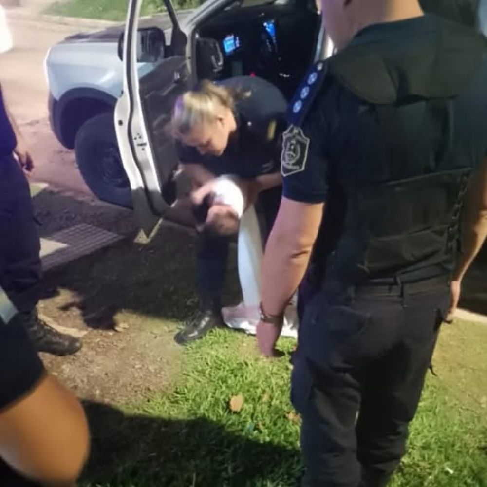 Mujer policía salvó la vida de una bebé