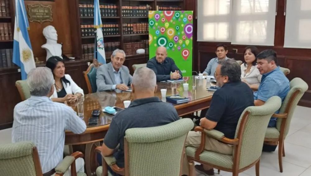 Tras reunirse con los sindicatos, el Gobierno provincial anunció el aumento para los docentes