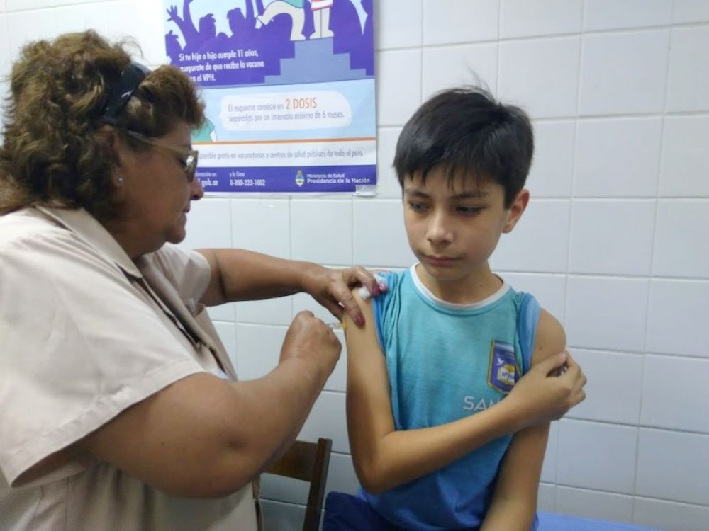 Vacunación y certificados escolares gratuitos en los CICs por el inicio de clases