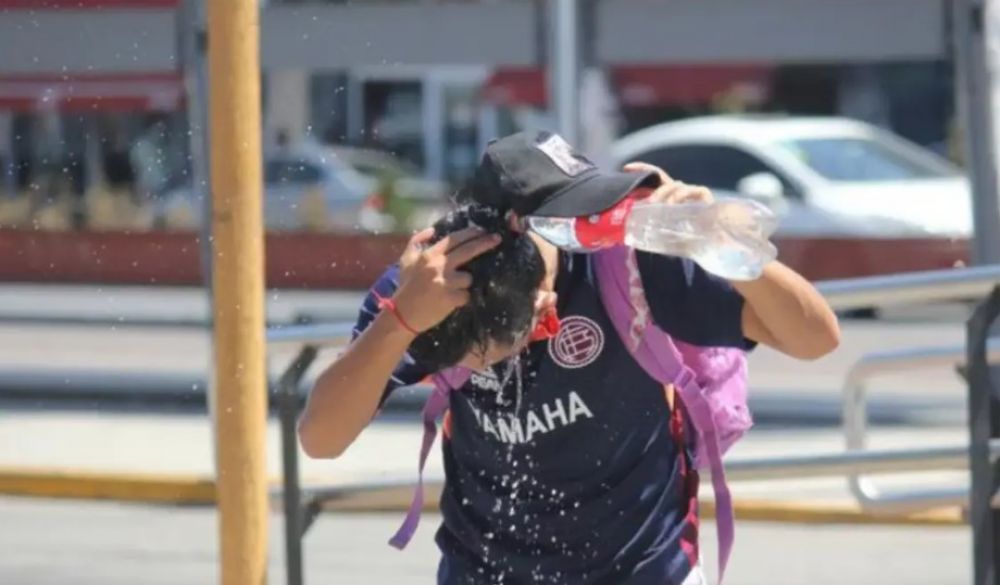 Emiten una alerta roja por calor extremo en Corrientes