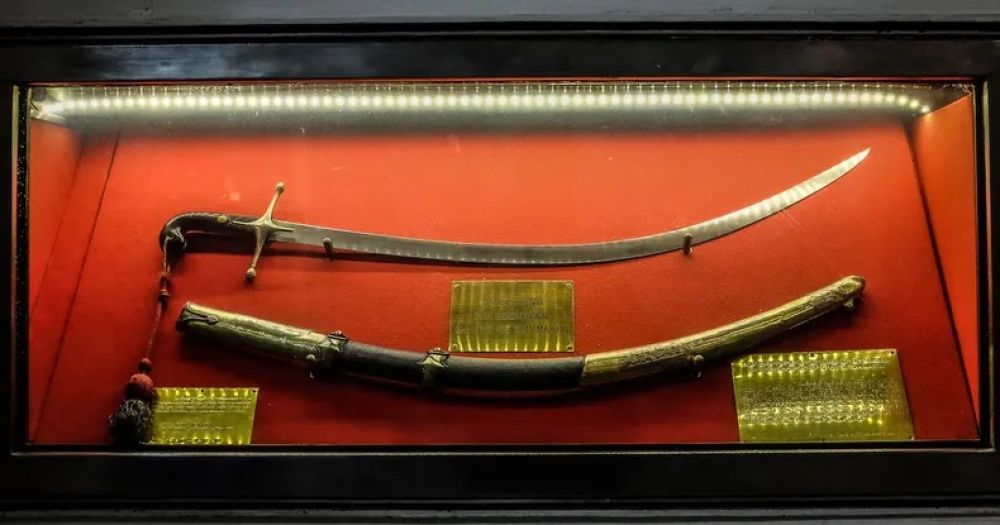 Oficializan el traslado del sable de San Martín al Regimiento de Granaderos