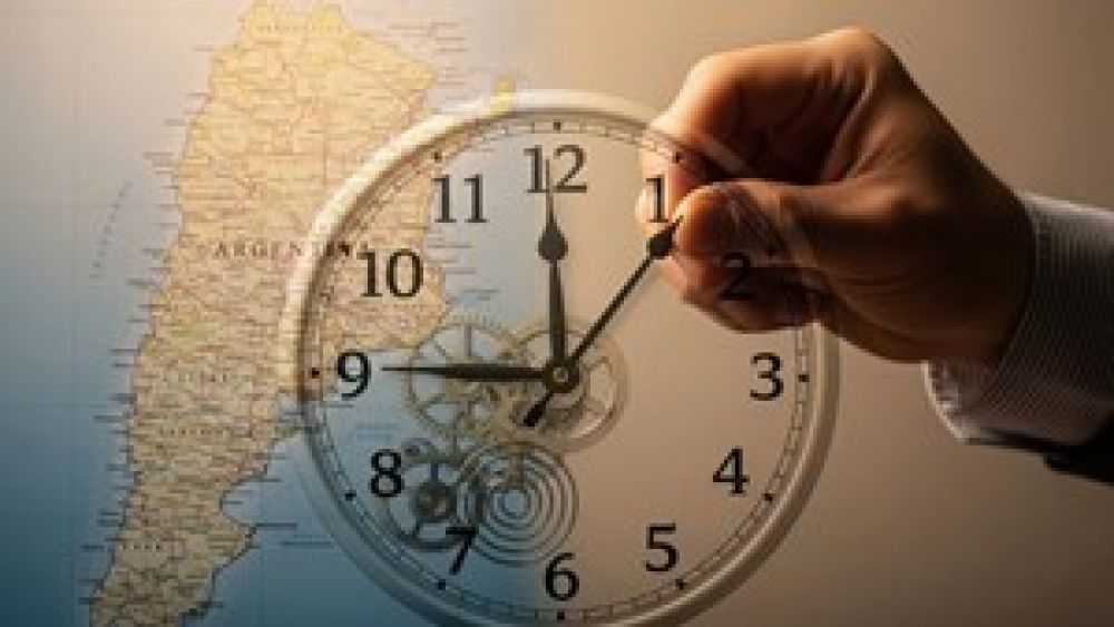 Media sanción al proyecto para cambiar el huso horario en todo el país