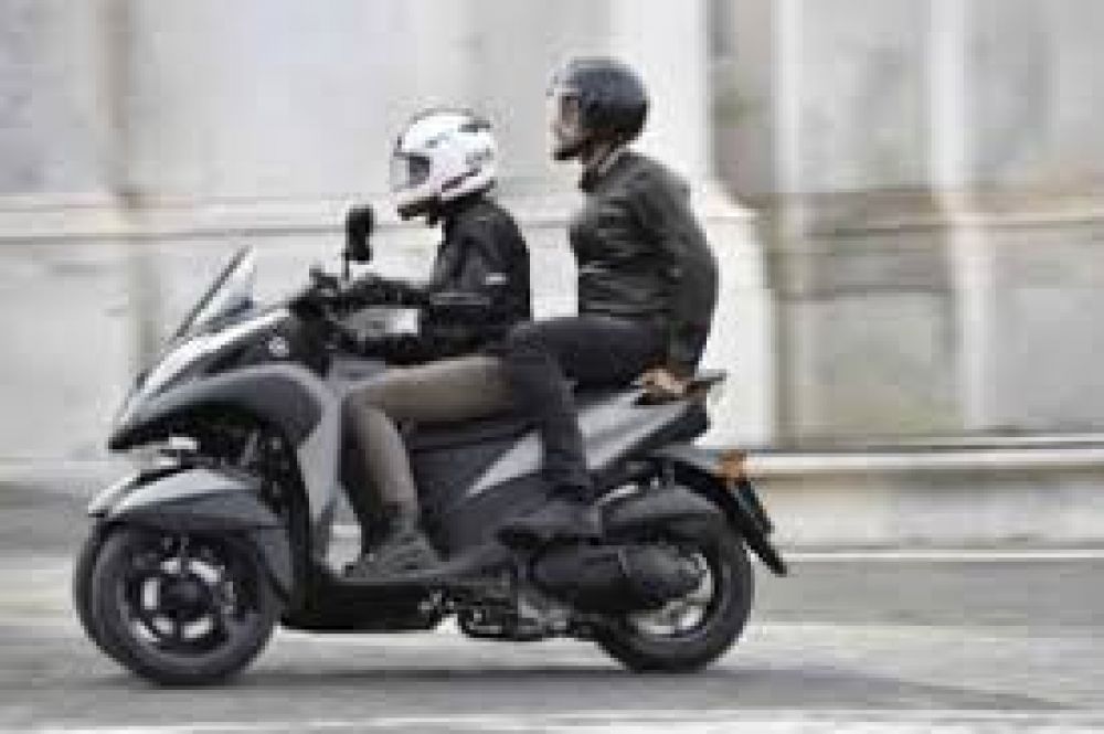 Prohibirán que circulen dos personas por moto para "prevenir ilícitos"