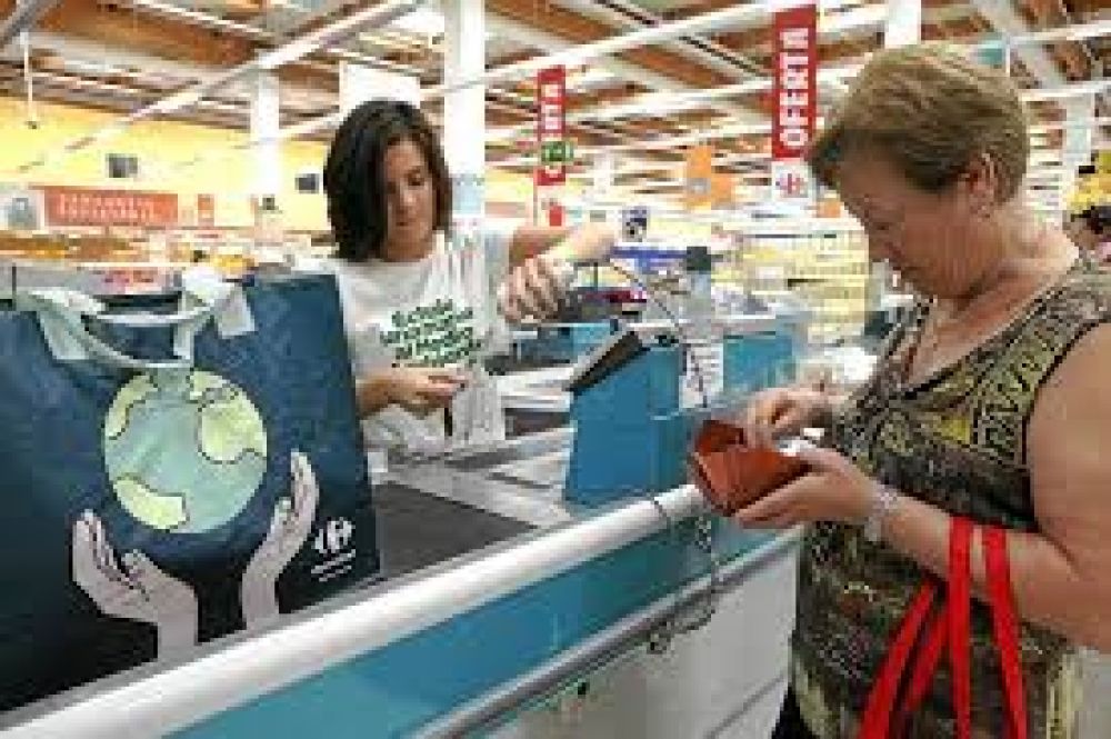 Aseguran que cambiaron los hábitos de pago en los supermercados