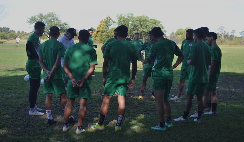 Mandiyú goleó por 5 a 0