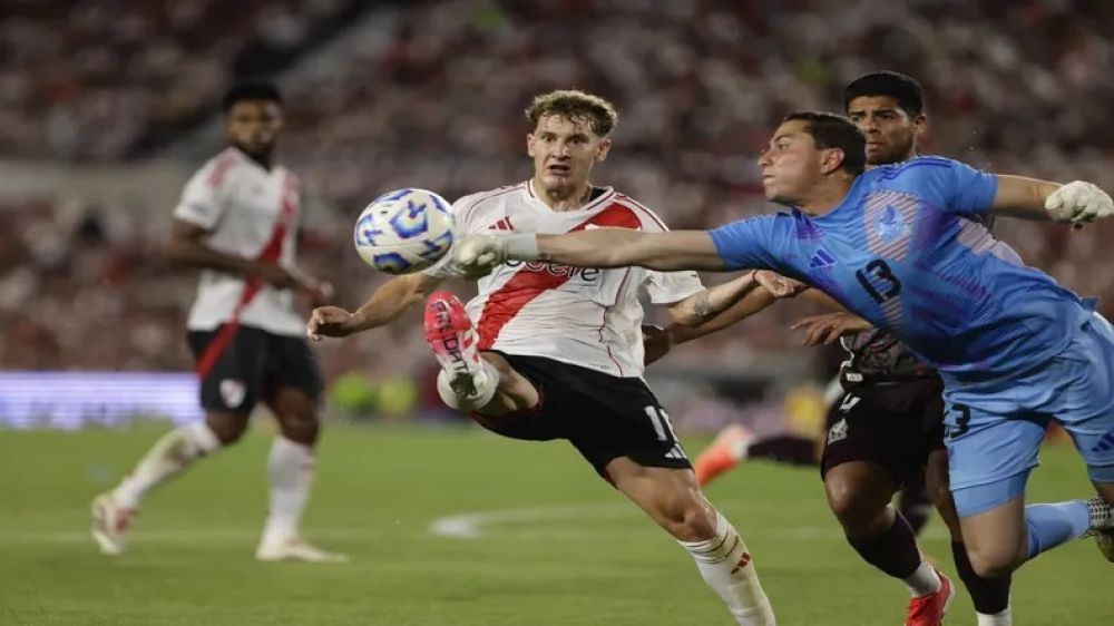 River venció 2-0 a México