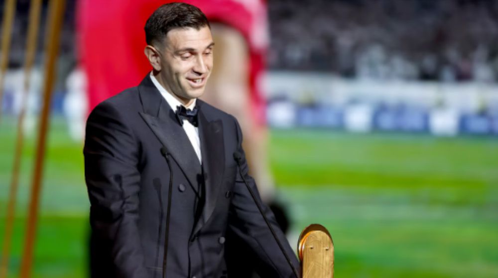 Balón de Oro: Dibu Martínez ganó como mejor arquero y Scaloni perdió como DT