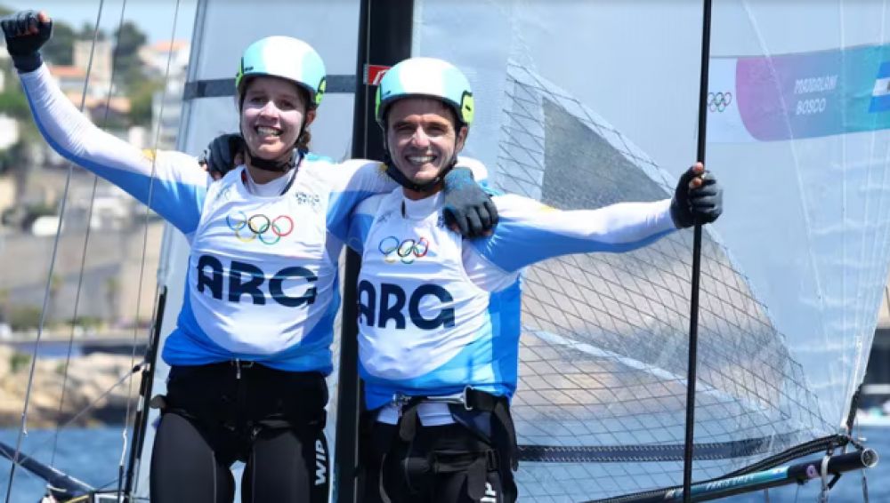 Los argentinos Majdalani y Bosco hicieron historia en los Juegos Olímpicos: ganaron la medalla de plata en vela de París 2024