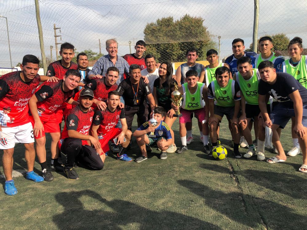 El concejal Paco Achitte apoyando al deporte