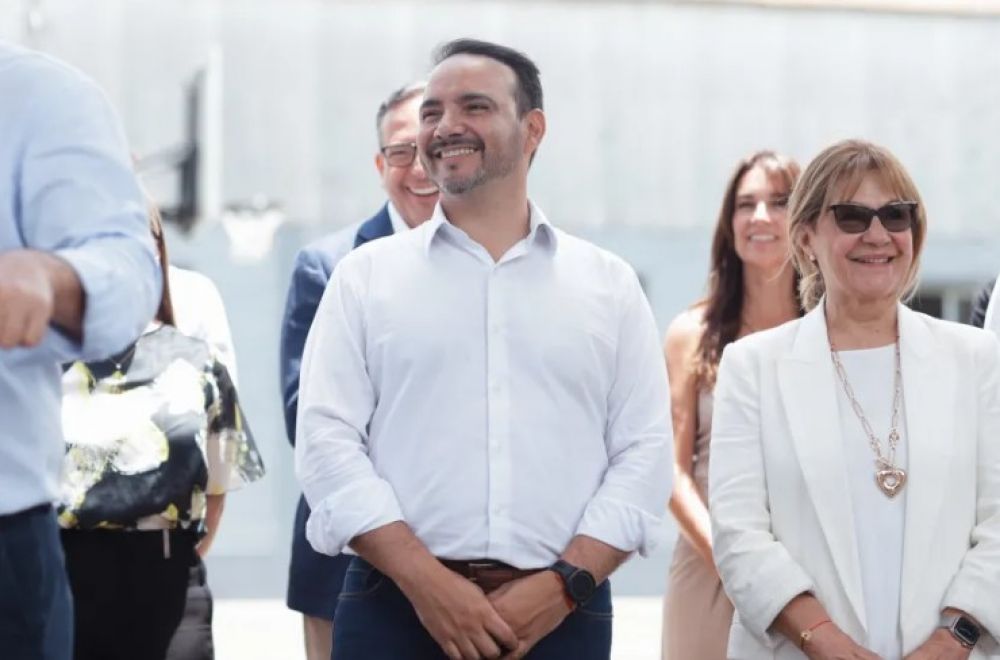 El gobernador Valdés emprende su primera gira internacional en busca de inversiones