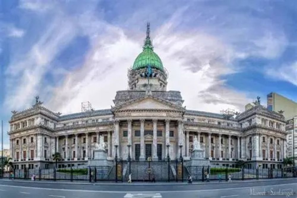 Vischi, Valenzuela y Camau acompañaron la Reforma Laboral