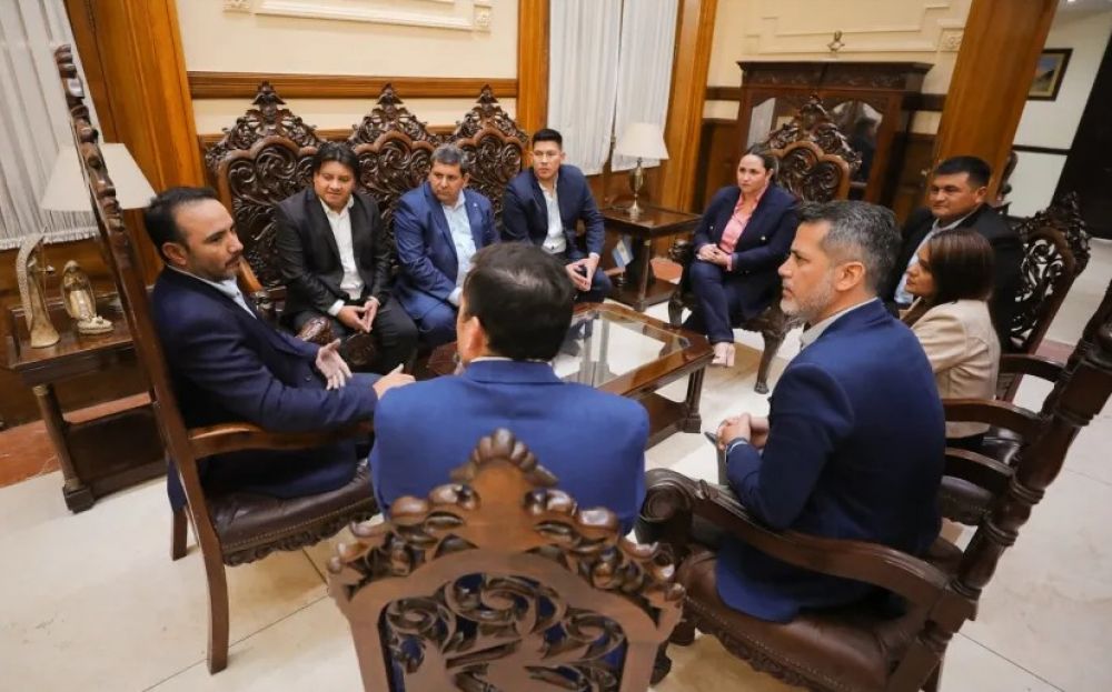 El gobernador Valdés recibió a Intendentes y legisladores del PJ