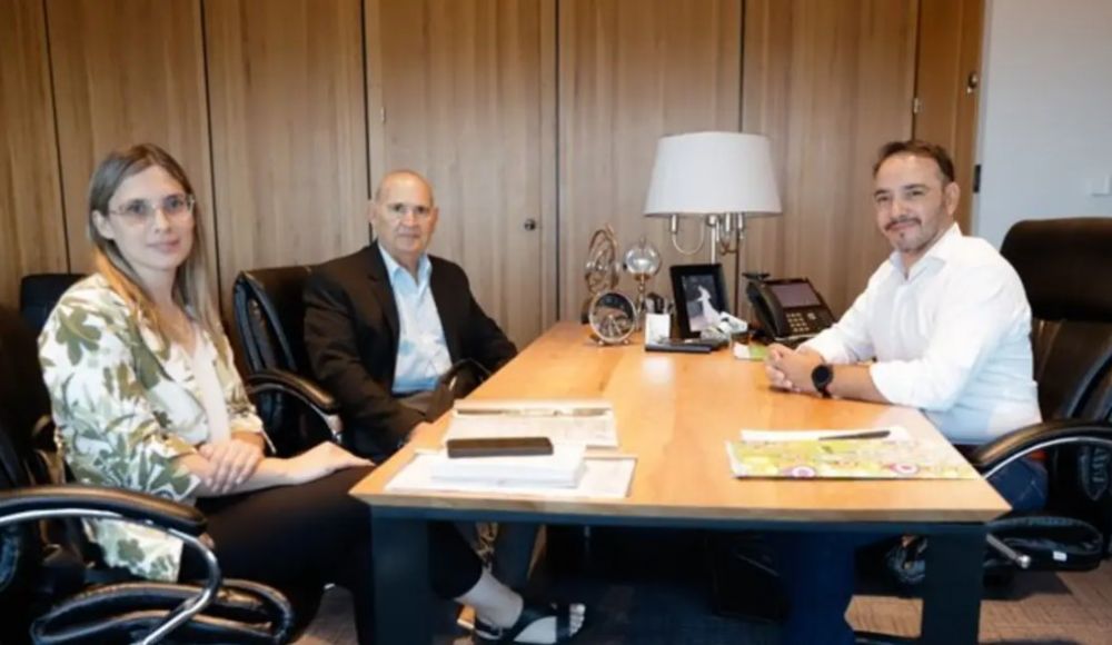 Vald茅s encabez贸 con intendentes una mesa de trabajo centrado en el desarrollo