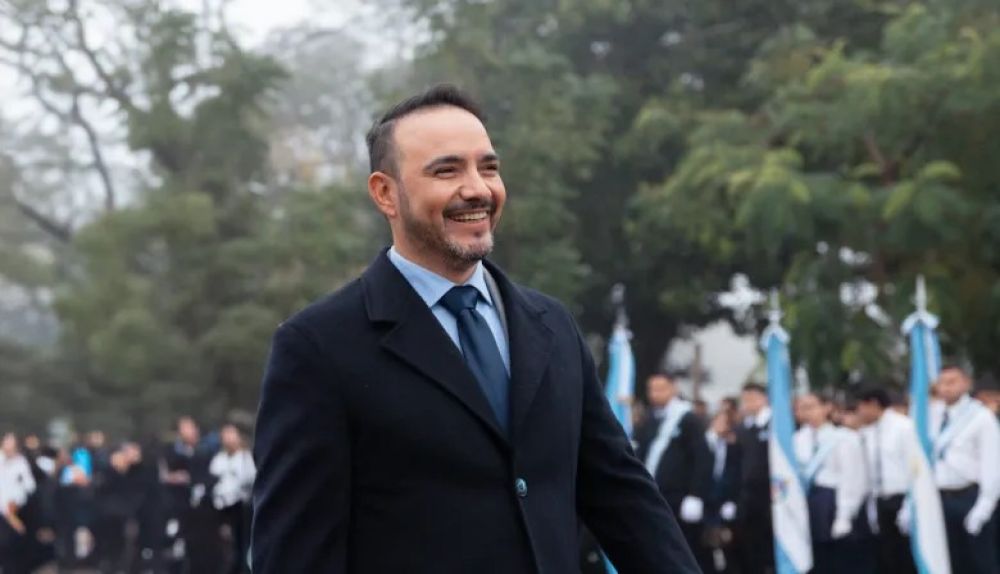 Valdés busca destrabar obras y regalías