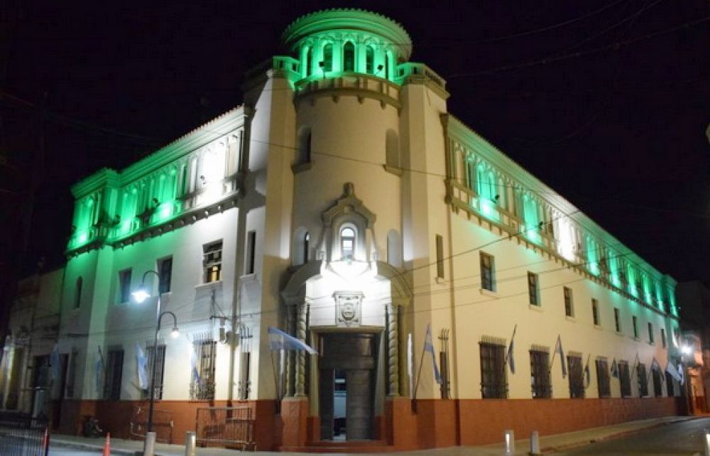 Evalúan otorgar bono navideño a estatales