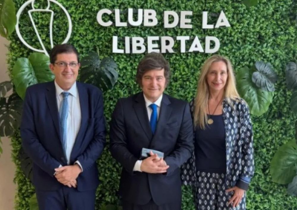 Milei en Corrientes  y  la promesa de "hacer grande a la Argentina otra vez"