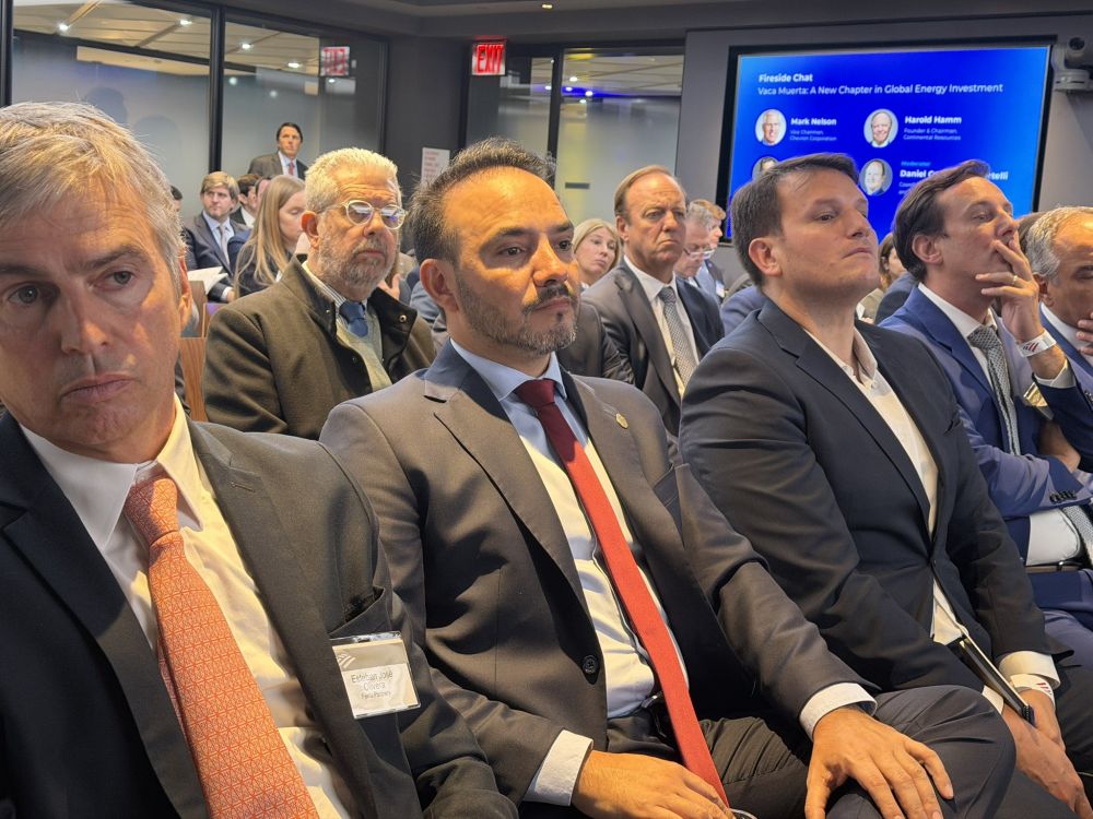 Caputo elogió a los gobernadores en su participación en la "Argentina Week"