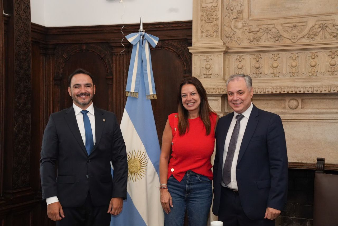  Valdés firmó el pago de la deuda de Anses con Corrientes por $40.000 millones