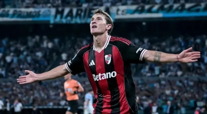 River venció a Racing y espera por Boca