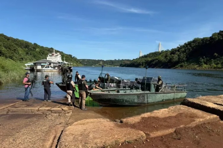Tiroteo entre contrabandistas y Prefectura en el río Paraná: llevaban 53 bultos en un lanchón