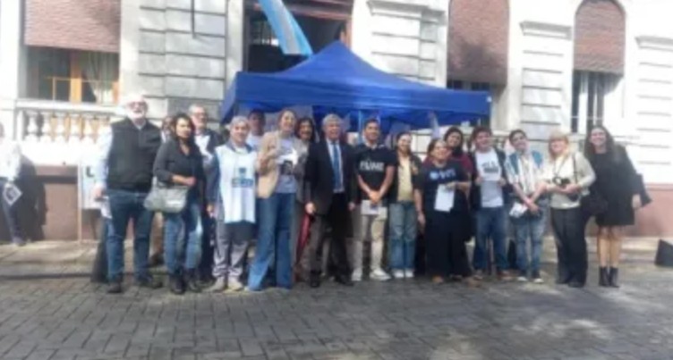 Instalaron una carpa frente al Rectorado de la UNNE