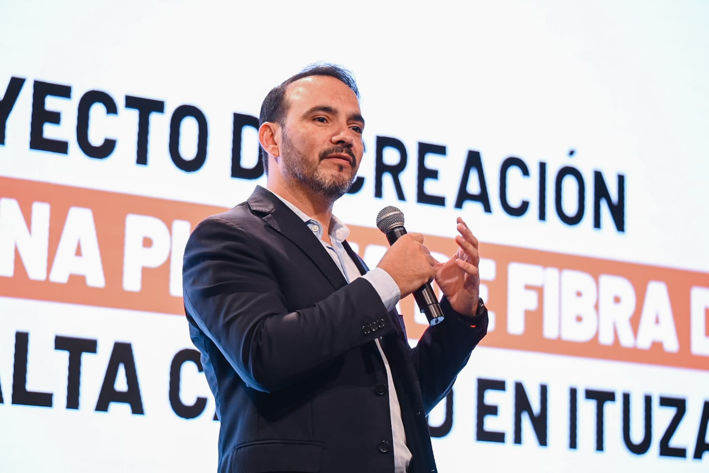 Valdés presentó ante cámaras empresariales el proyecto de la planta de fibra de pino