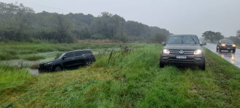 Intendente correntino protagonizó un choque bajo la intensa lluvia