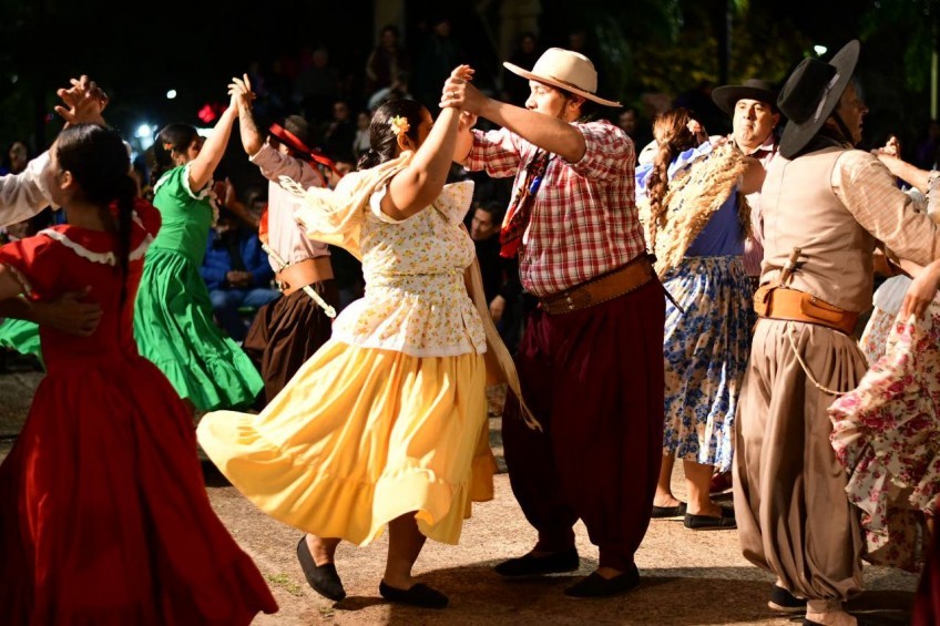 La Municipalidad cierra el Mes de Corrientes con un gran festival al aire libre