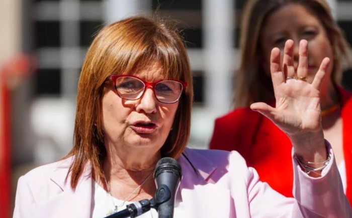Bullrich dijo que Adorni tiene que presentar su declaración de bienes de forma “inmediata”