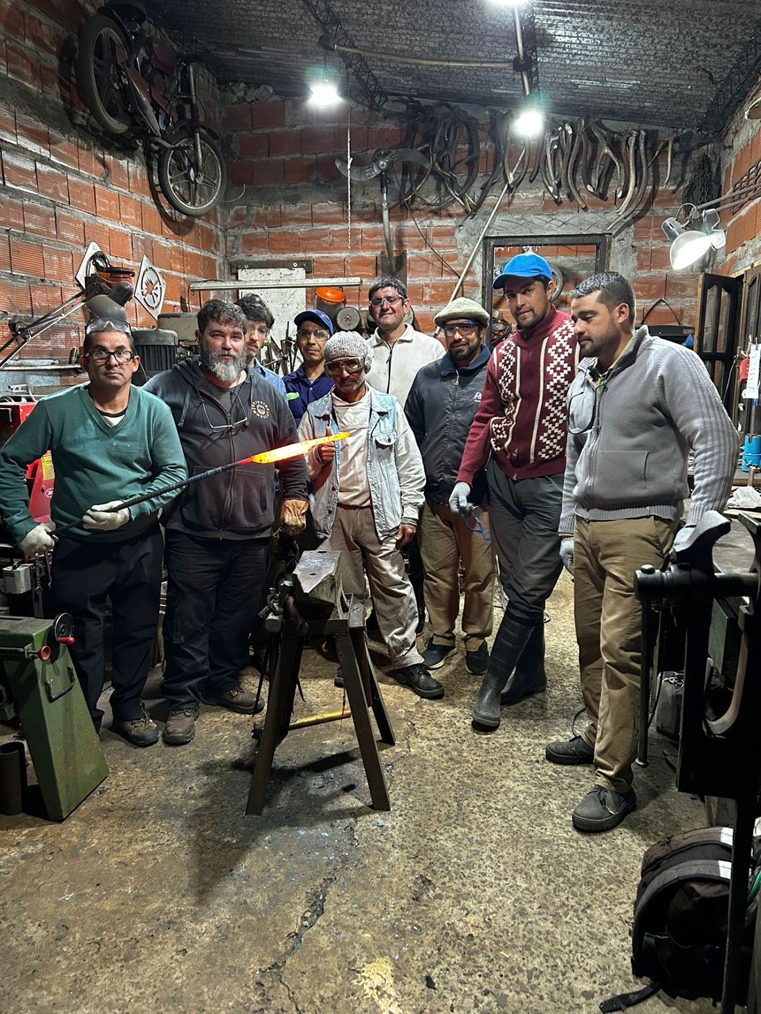 Mburucuyá invierte en formación y herramientas para contener la economía en crisis