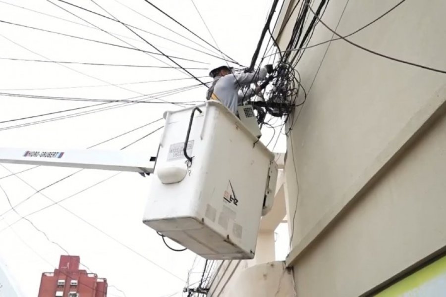 “Cielo Limpio”: el despeje de cables aéreos continuará con nuevas intervenciones sobre calle Salta