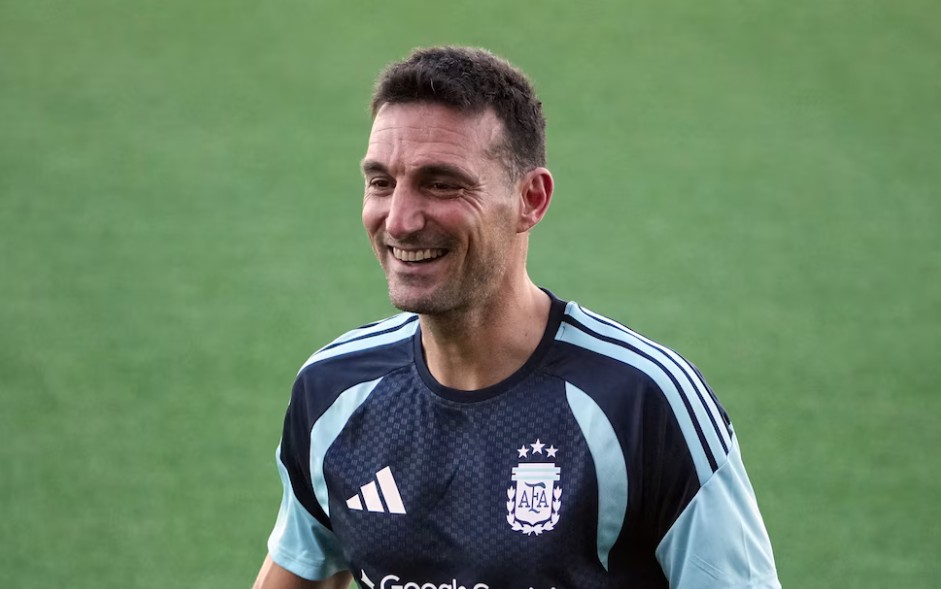 Cuáles son las alternativas que analiza Scaloni para armar el equipo del debut frente a Argelia
