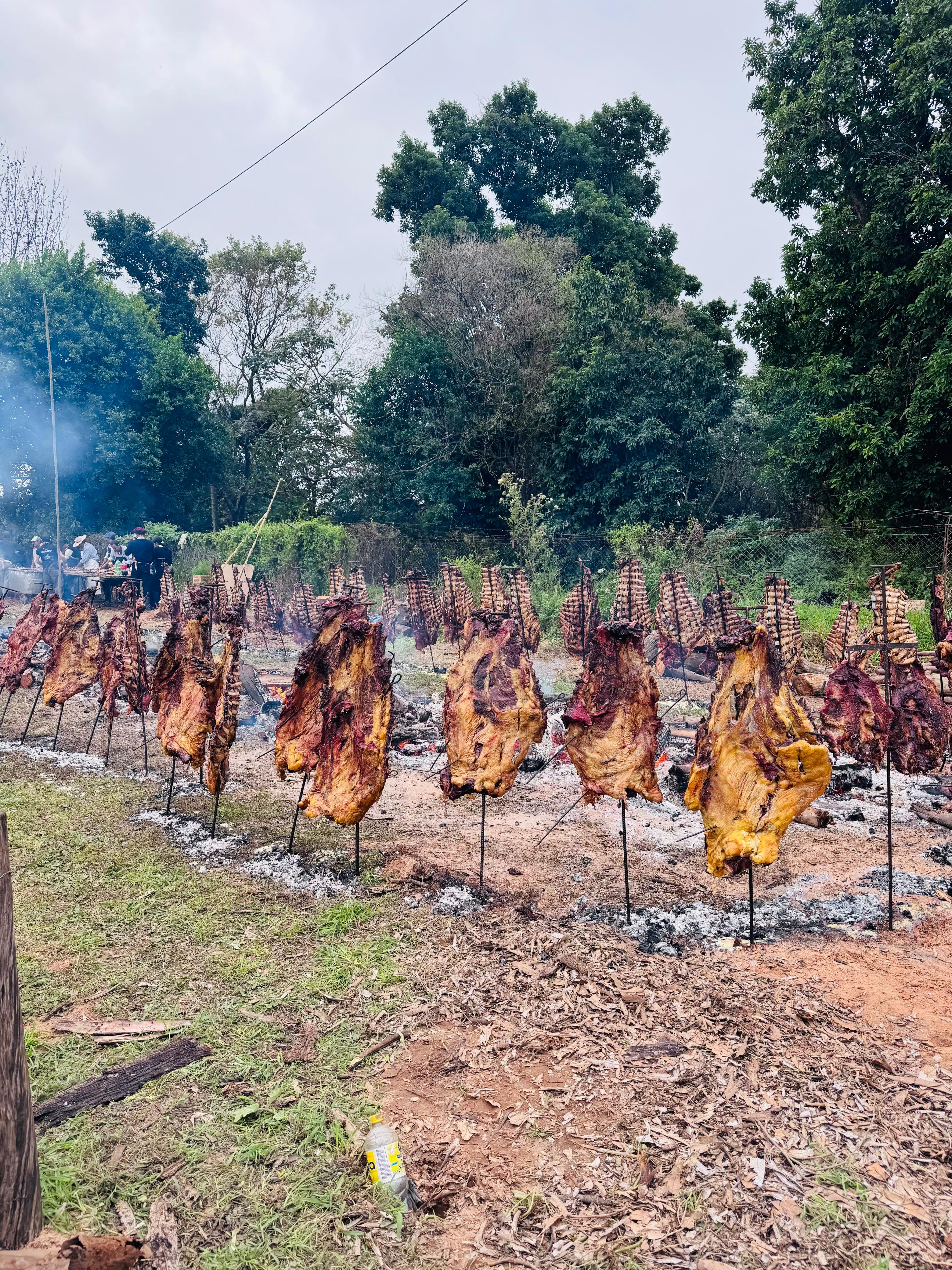 Asado y locro: multitudinario almuerzo comunitario para todos en Mburucuyá