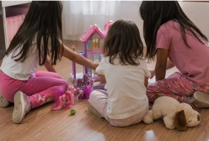 Tres hermanitas, un mismo sueño: encontrar una familia que las reciba juntas