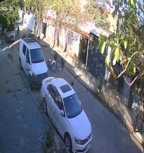 Corrientes: una mujer persiguió a "motochorros" y los golpeó tras evitar el robo