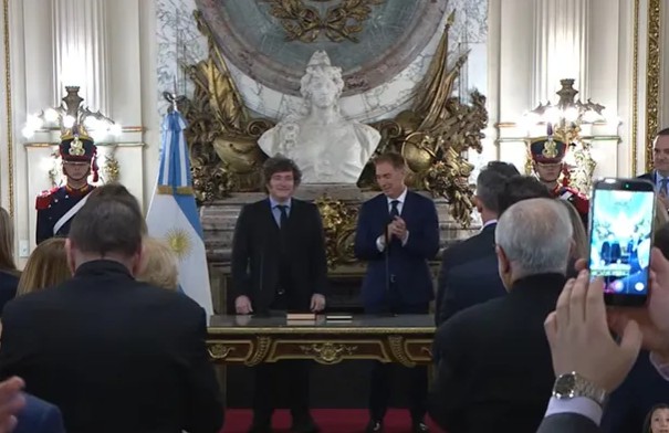 Javier Milei le tomó juramento a Diego Santilli tras el fin de Manuel Adorni