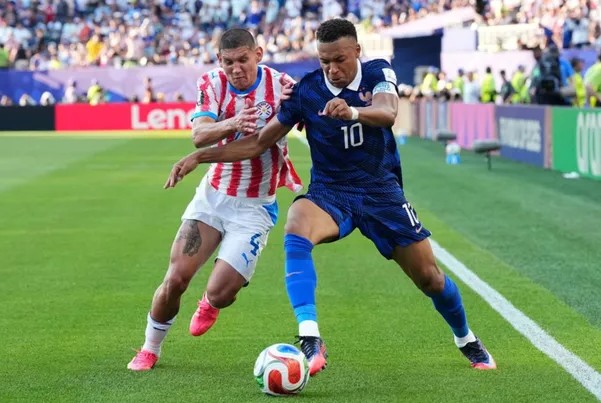 Mbappé cruzó a una senadora paraguaya por sus dichos racistas: "Es una mujer despreciable"