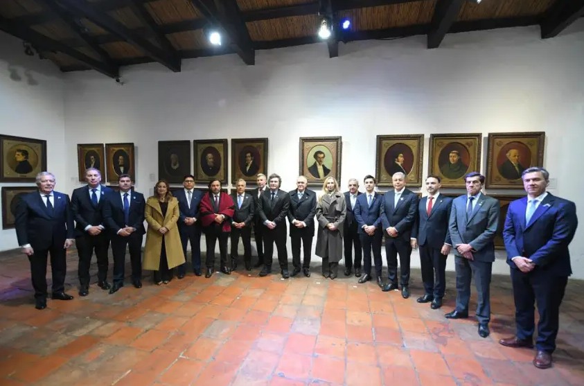 Valdés acompañó a Javier Milei y otros gobernadores en la vigilia por el Día de la Independencia