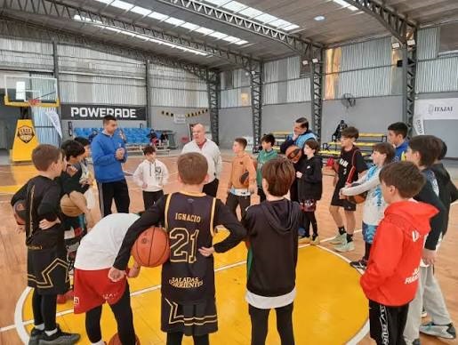 Corrientes debutó con una contundente victoria en la segunda fase del Argentino de Federaciones de Mini femenino