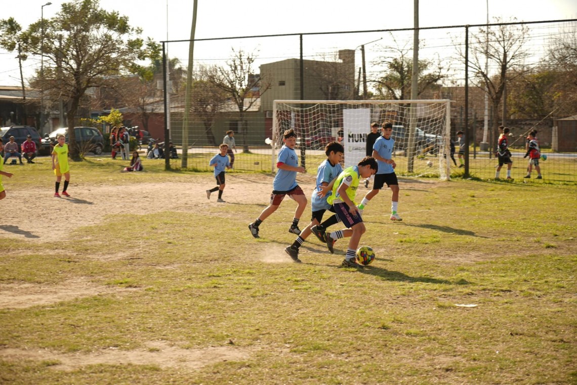 Más de 500 chicos participan de un torneo que une comunidad y deporte