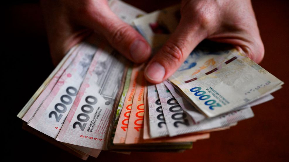 Salarios: la mitad de los argentinos se considera de clase baja y 9 de cada 10 afirma que perdió contra la inflación