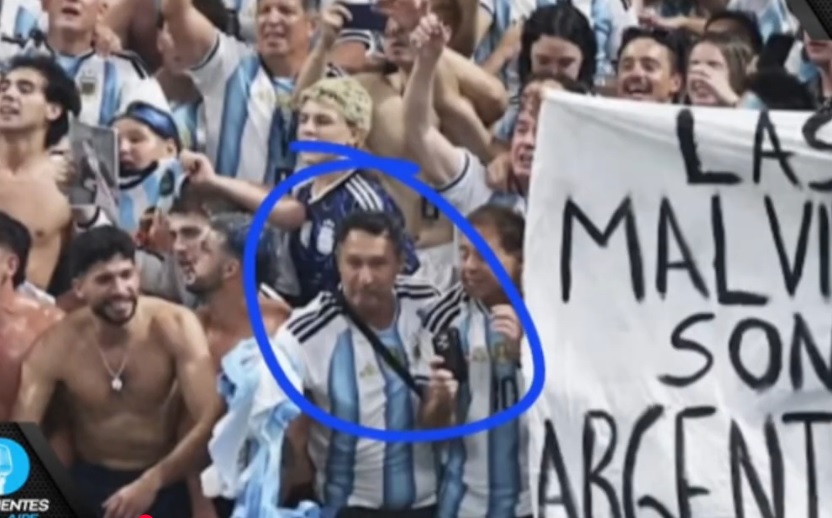 Carlos Gold aclaró que la bandera sobre Malvinas no era suya: "La sacaron unos hinchas al final del partido"