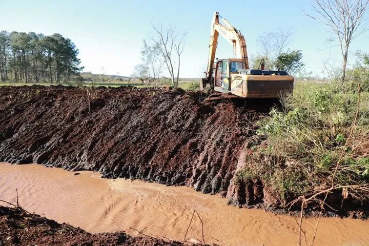 Virasoro intensifica la limpieza de canales para prevenir anegamientos ante las lluvias previstas